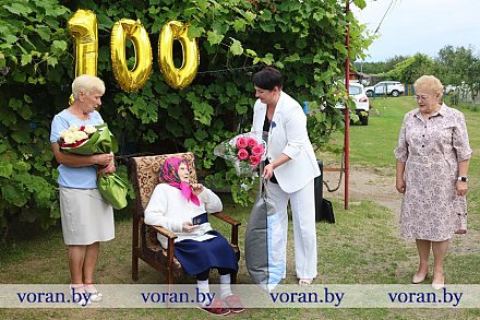 Почетный статус 100+. Гелена Адольфовна Есвил из деревни Скорводы Жирмунского сельсовета празднует юбилей