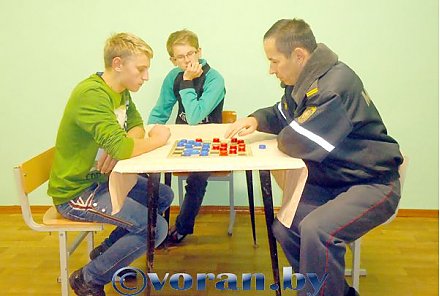 Держать в поле зрения