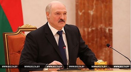 "Бросают ложку дегтя в бочку меда" - Лукашенко ответил на измышления в российских СМИ о сотрудничестве с Беларусью