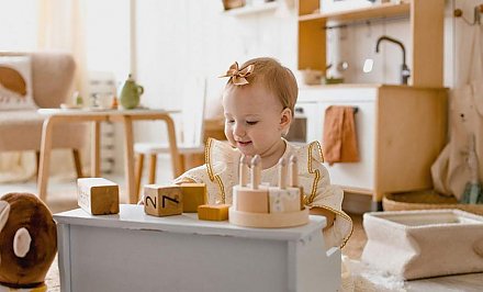 Тренд «бежевые мамы». Психолог о том, почему детям все же нужны разные цвета