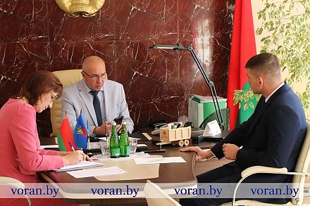 «Люди ждут ответов, а не отписок». Помощник Президента – инспектор по Гродненской области Юрий Караев посетил Вороновский район
