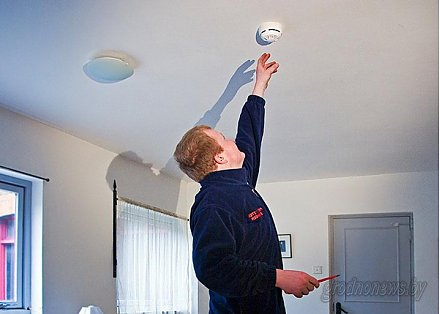 Задымила проводка или вспыхнул огонь дома - на мобильный хозяев незамедлительно придет сообщение