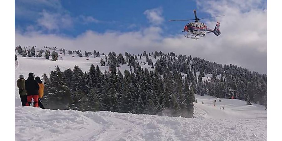 В Австрии два лыжника погибли при сходе лавины