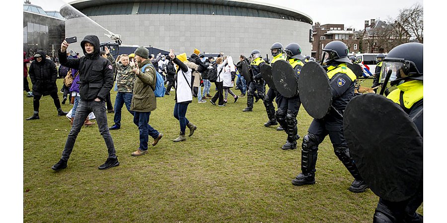 На подавление COVID-протестов в столице Нидерландов потратили более 5 млн евро
