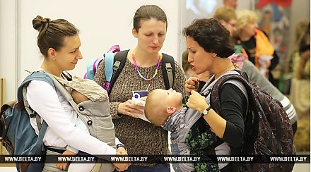 В Беларуси в последние 10 лет становятся матерями более 100 тыс. женщин в год