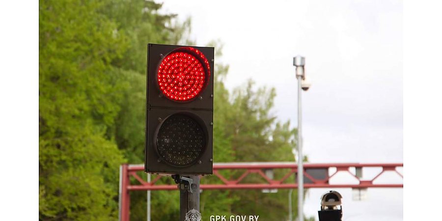 С 1 июня Польша вводит полный запрет на перемещение через границу белорусских и российских фур