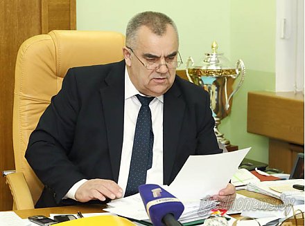 Прямую телефонную линию с жителями областного центра провел заместитель председателя облисполкома Владимир Дешко