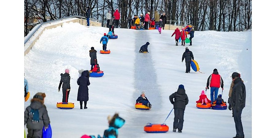 ГАИ: кататься на тюбингах следует на оборудованных горках вдали от проезжей части