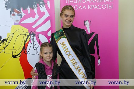 Быть ближе к мечте. День открытых дверей на Вороновщине провела Национальная школа красоты