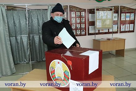 На Вороновщне стартовало досрочное голосование на республиканском референдуме по вопросу внесения изменений и дополнений в Конституцию Беларуси