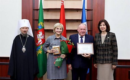 «За круглым столом можно обсудить многие актуальные темы». Семьи из Гродненской области принимают участие в «Разговоре о важном» в Полоцке