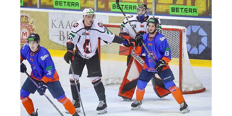 «Неман» переиграл «Локомотив» и продлил серию побед на домашнем льду