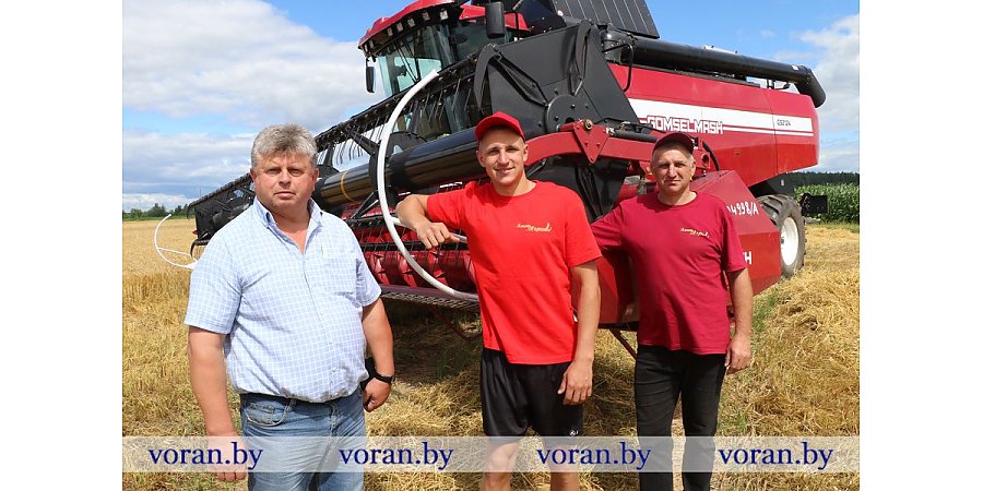 С заводского конвейера —  на хлебную ниву