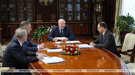 О работе БелАЭС и использовании атомной энергии - Александру Лукашенко доложили о развитии энергокомплекса Беларуси