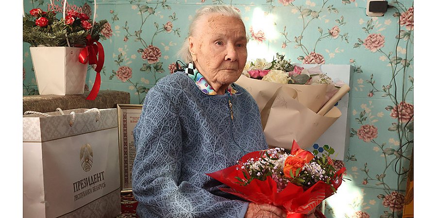 "За 100 лет все переделала!" Классный руководитель Президента Беларуси принимает поздравления с юбилеем