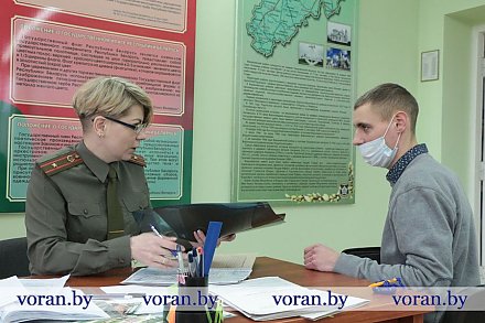 Стартовала весенняя призывная кампания. В военкомате Вороновского района проходят медицинское освидетельствование, обследование призывников