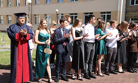 «Любимый университет я буду помнить всю свою жизнь». Университетский бал прошел в ГрГУ имени Янки Купалы