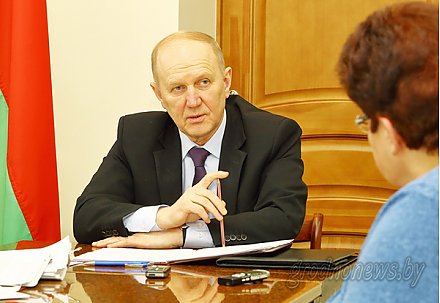 Председатель областного исполнительного комитета Владимир Кравцов провел прием граждан в Дятловском районе