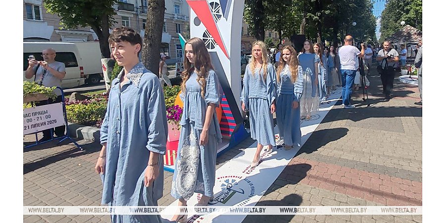 В Витебске презентовали 400-метровую белорусскую ковровую дорожку 