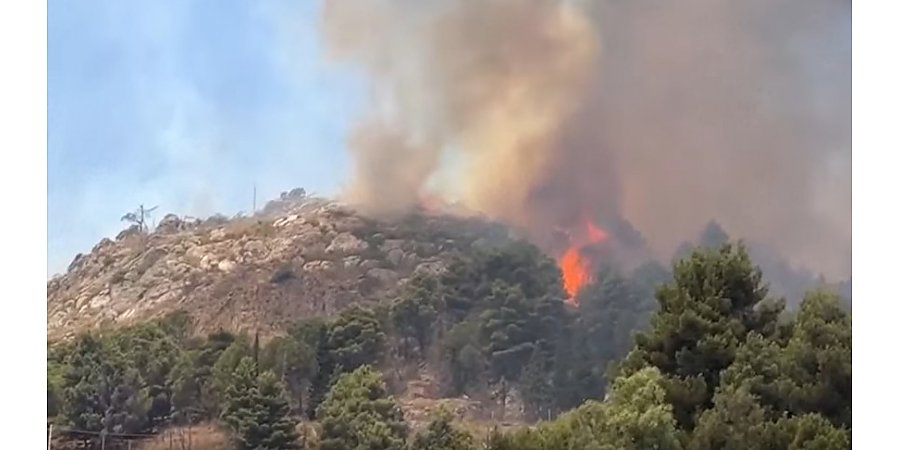 В Италии намерены объявить режим ЧС в связи с пожарами и ураганами