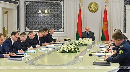 Лукашенко накануне визита в Сочи собрал совещание по работе энергокомплекса Беларуси