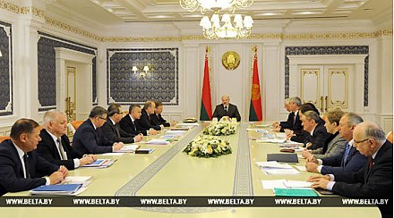 Лукашенко требует сбалансированного развития и поиска новых точек роста экономики Беларуси