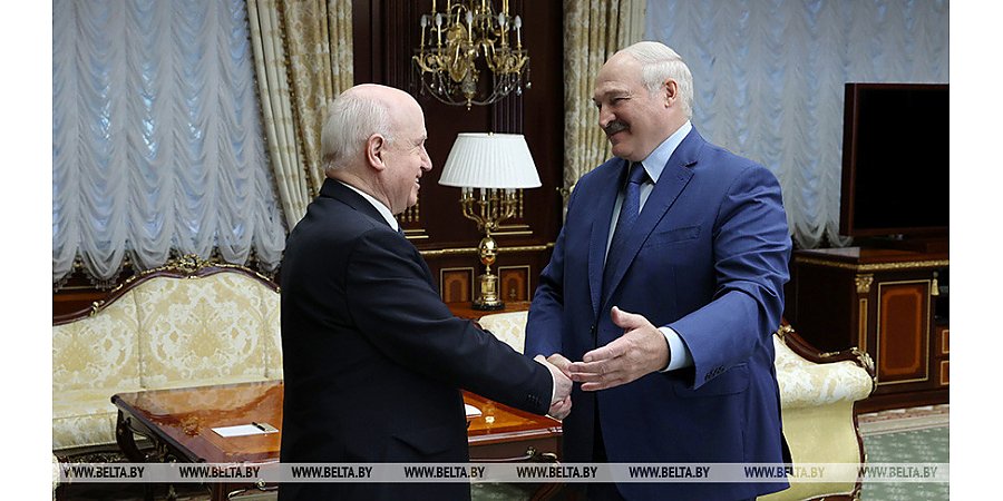 Александр Лукашенко встречается с Лебедевым накануне правительственного саммита СНГ в Минске