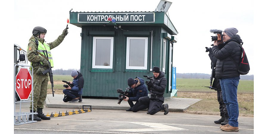Журналисты иностранных СМИ побывали на границе с Украиной