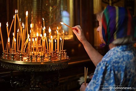 Православные верующие празднуют Рождество Пресвятой Богородицы