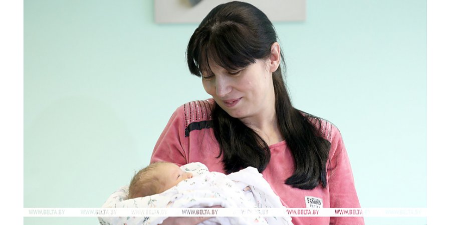 "Мы изначально хотели очень большую семью". Жительница Гродно родила 14-го ребенка