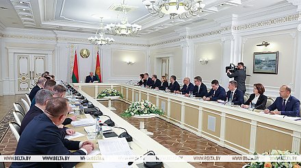 БЖД, магистратура, питание в школах и поддержка молодежи. Главное на совещании Александра Лукашенко с Совмином