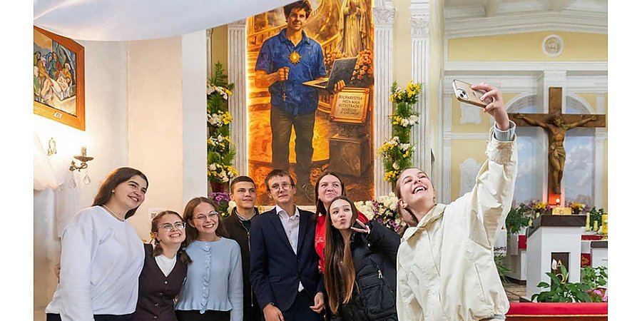 В Новолукомльском костеле освятили икону, созданную при помощи ИИ
