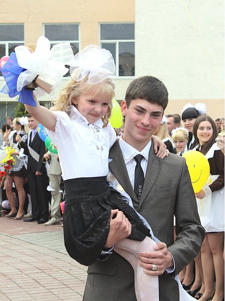 Во взрослую жизнь, а не на урок, позвал последний школьный звонок 