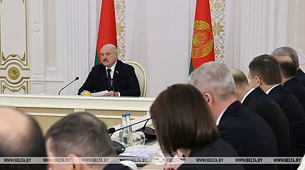 Лукашенко рассказал, почему "гвалтуют оппы", и о нюансах работы бандитских СМИ по Казахастану