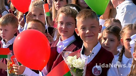 Плата за школьные учебники повысилась: сколько придется отдать за пособия в 2025/26 учебном году?