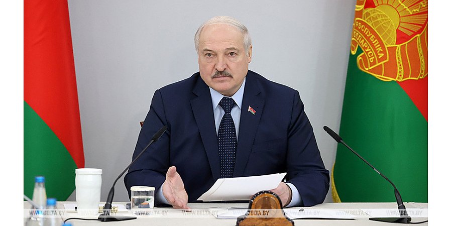 "Пришло время спрашивать за результат". Александр Лукашенко взялся за работу агрообъединений Витебской области
