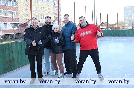 Сезон коньков открыт! В Вороново появился каток