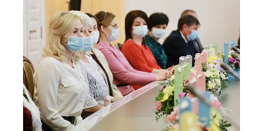 «Труд мамы – самый тяжелый из всех». Торжественный прием женщин в честь Дня матери прошел в облисполкоме