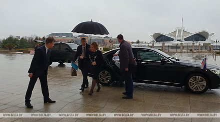 ФОТОФАКТ: Матвиенко приехала во Дворец Независимости на встречу с Лукашенко