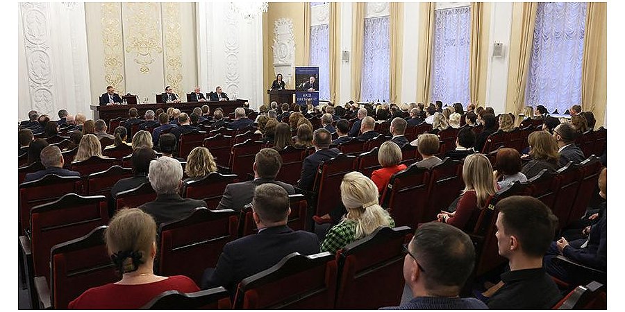 Книга "Наш Президент" поступила в продажу в магазины областных центров