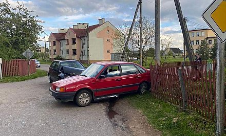 В Заболоти водитель автомобиля "Фольксваген Гольф" пренебрегла ПДД: пострадал один человек