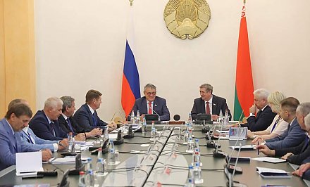 В облисполкоме состоялось 9-е заседание Межпарламентской комиссии Совета Республики Национального Собрания и Совета Федерации Федерального Собрания по межрегиональному сотрудничеству