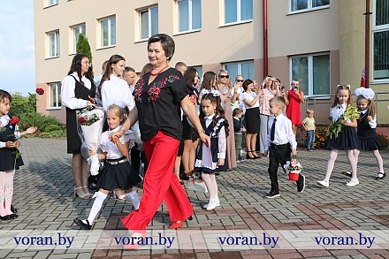 Торжественное мероприятие, посвященное Дню знаний, прошло в Дотишской средней школе 