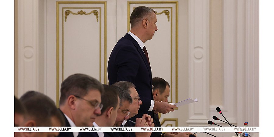 Финансы, строительство, кадры. Дмитрий Крутой представил проект указа о новых полномочиях руководителей районов