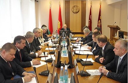 На заседании областного исполнительного комитета обсуждены вопросы развития агрогородков области