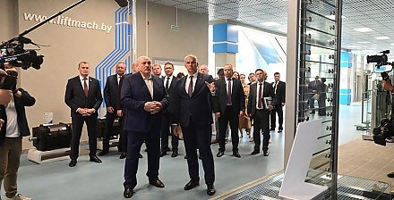 "Нам ничего не оставалось делать". Александр Лукашенко спас этот завод в 2000-х и сегодня он лучший на постсоветском пространстве