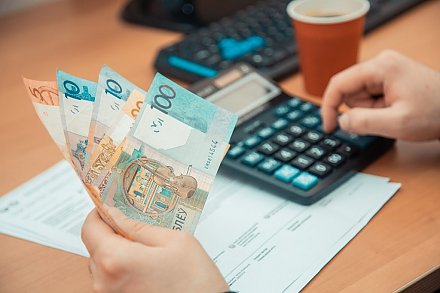 Средняя ноябрьская зарплата в Беларуси увеличилась