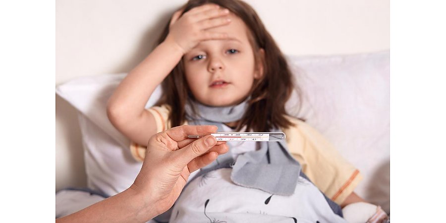 Паника — главный враг: врач назвала 5 смертельно опасных ошибок при судорогах у ребенка с температурой