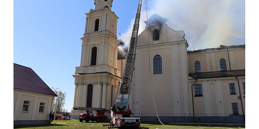 МЧС рассказало о тушении пожара в костеле в Будславе