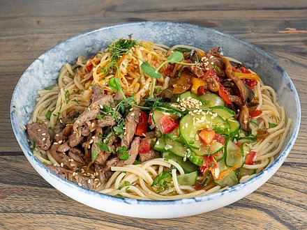 Корейский холодный суп, который освежит в жаркий день: рецепт кукси